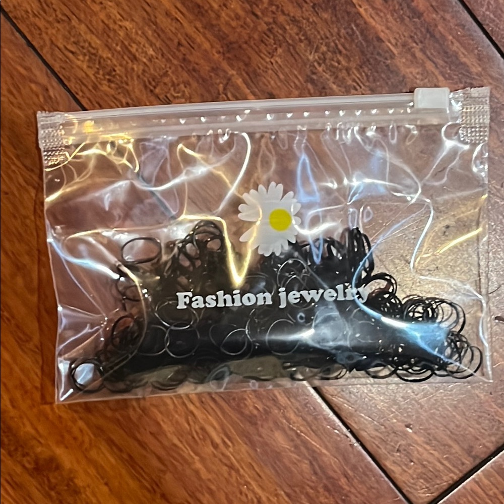 400 Plus Black Hair Elastics in Clear Daisy Pouch NIP